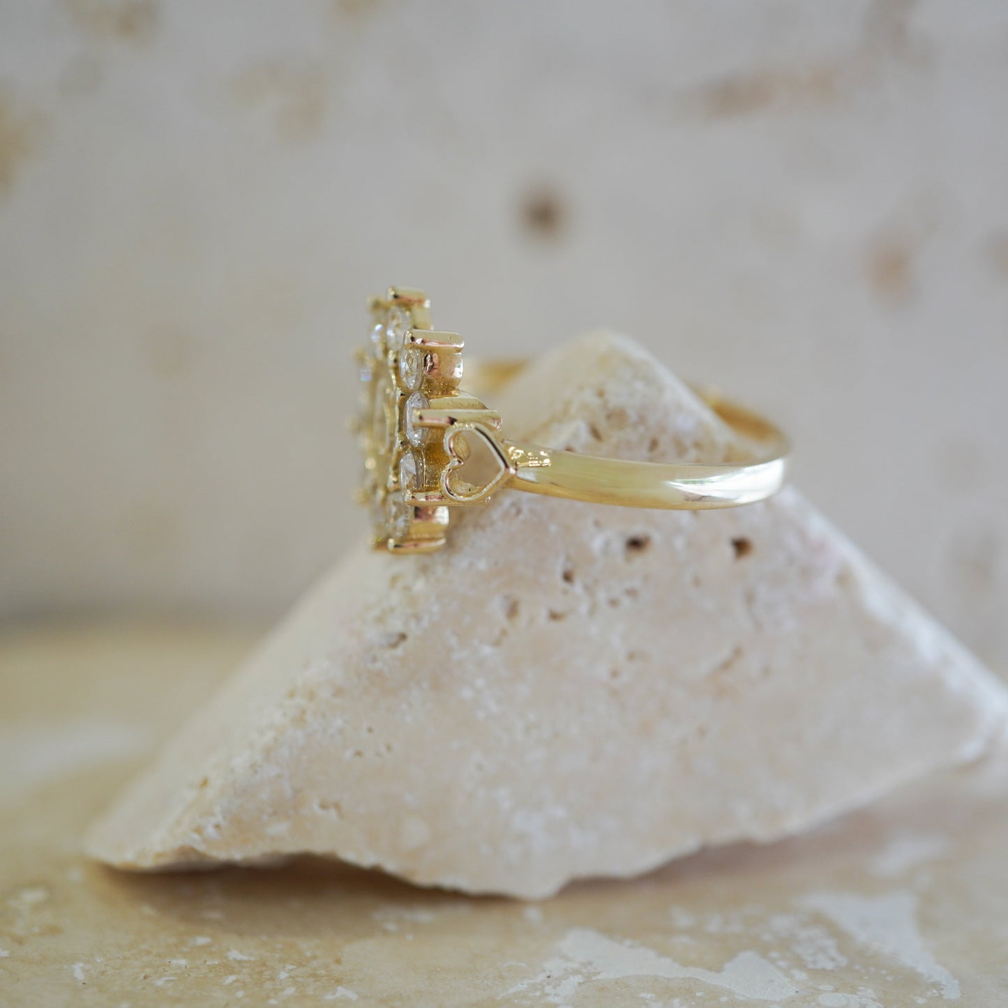 14k Yellow gold ring -13900